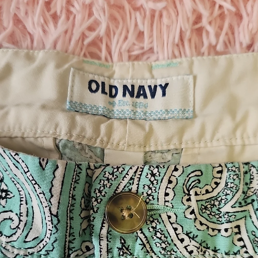 Old Navy Women's Mint and Floral Print Shorts Trio - Picture 5 of 7